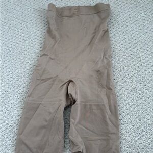 SPANX High Waisted Mid Thigh short